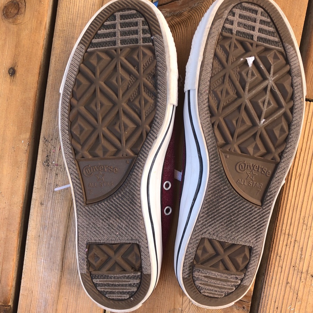 Maroon converse - Picture 5 of 5
